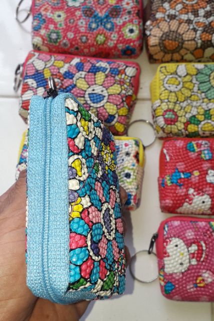 Một cái ví_bóp da Pu mini đa năng có dây kéo kích thước 10x6x3 cm rất đẹp