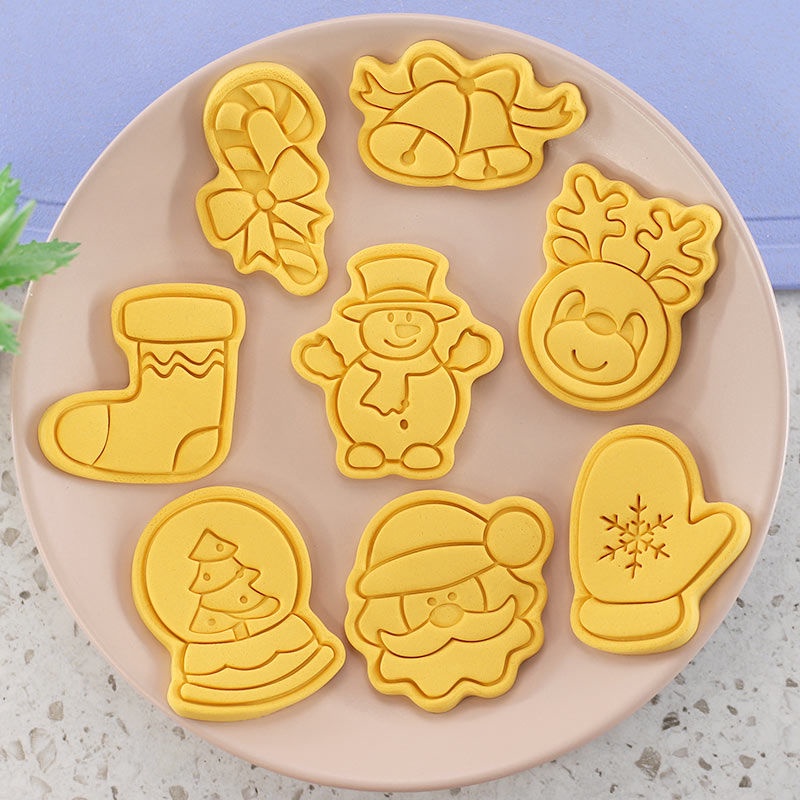 Set 8 khuôn cắt làm bánh phong cách Giáng Sinh đáng yêu