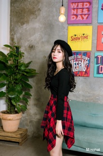 Chân Váy Kẻ Đỏ