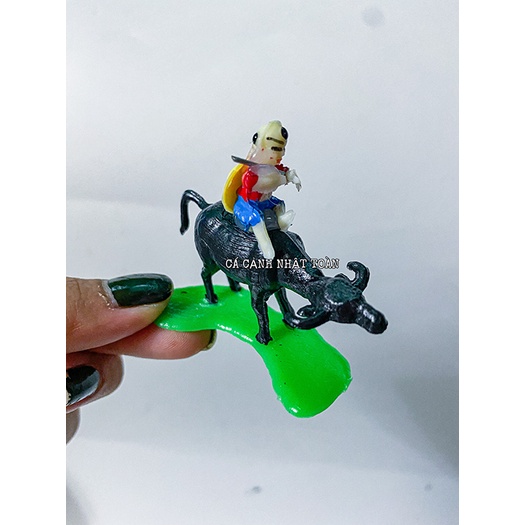 CHÚ TIỂU CỞI TRÂU BẰNG NHỰA TRANG TRÍ BỂ CÁ NON BỘ 4CM