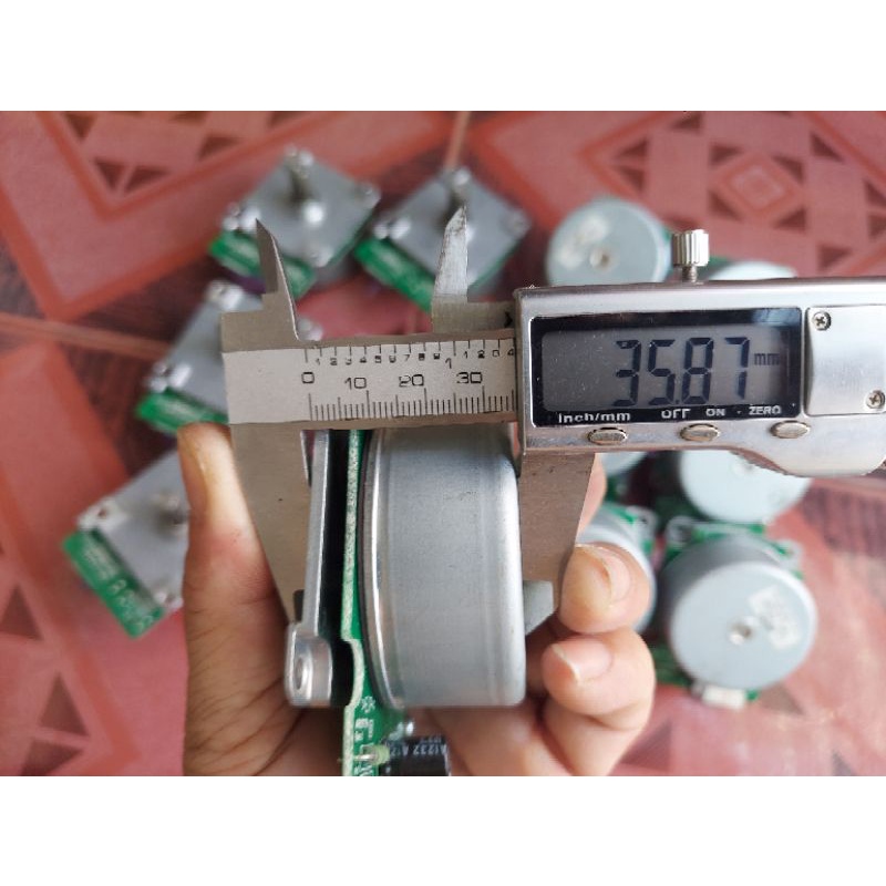 Motor bldc 12v-24V 21.6w,trục 8mm chế quạt.