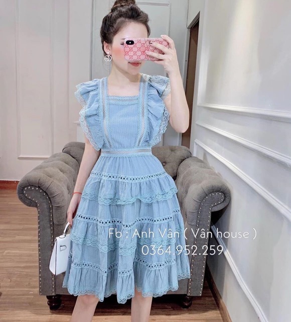 Đầm dáng xòe xếp tầng màu trơn phối ren đục lỗ tay cánh tiên cổ vuông
