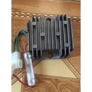 Nạp máy phát điện chạy dầu .