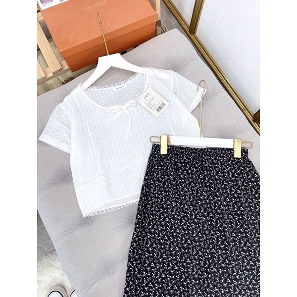 Set áo croptop kèm chân váy dài hoa nhí vintage | BigBuy360 - bigbuy360.vn