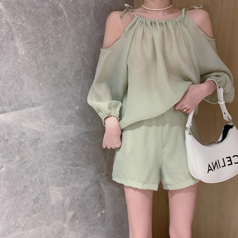 Bộ đũi áo tay phồng trễ vai thiết kế xếp ly kết hợp quần đùi mùa hè cho nữ | BigBuy360 - bigbuy360.vn