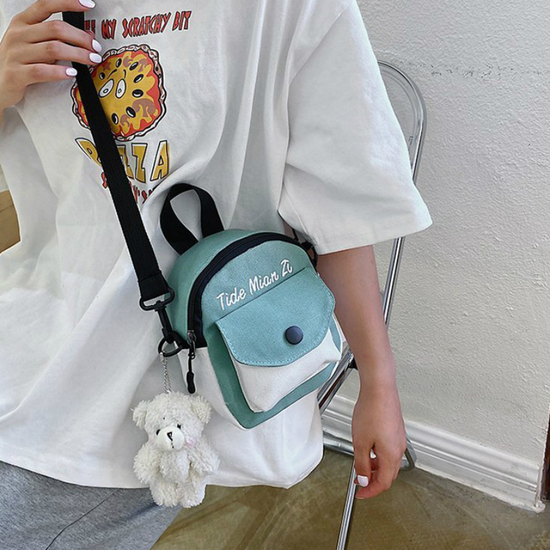 Túi đeo chéo bằng vải canvas gắn thú nhồi bông thời trang cho nữ | BigBuy360 - bigbuy360.vn