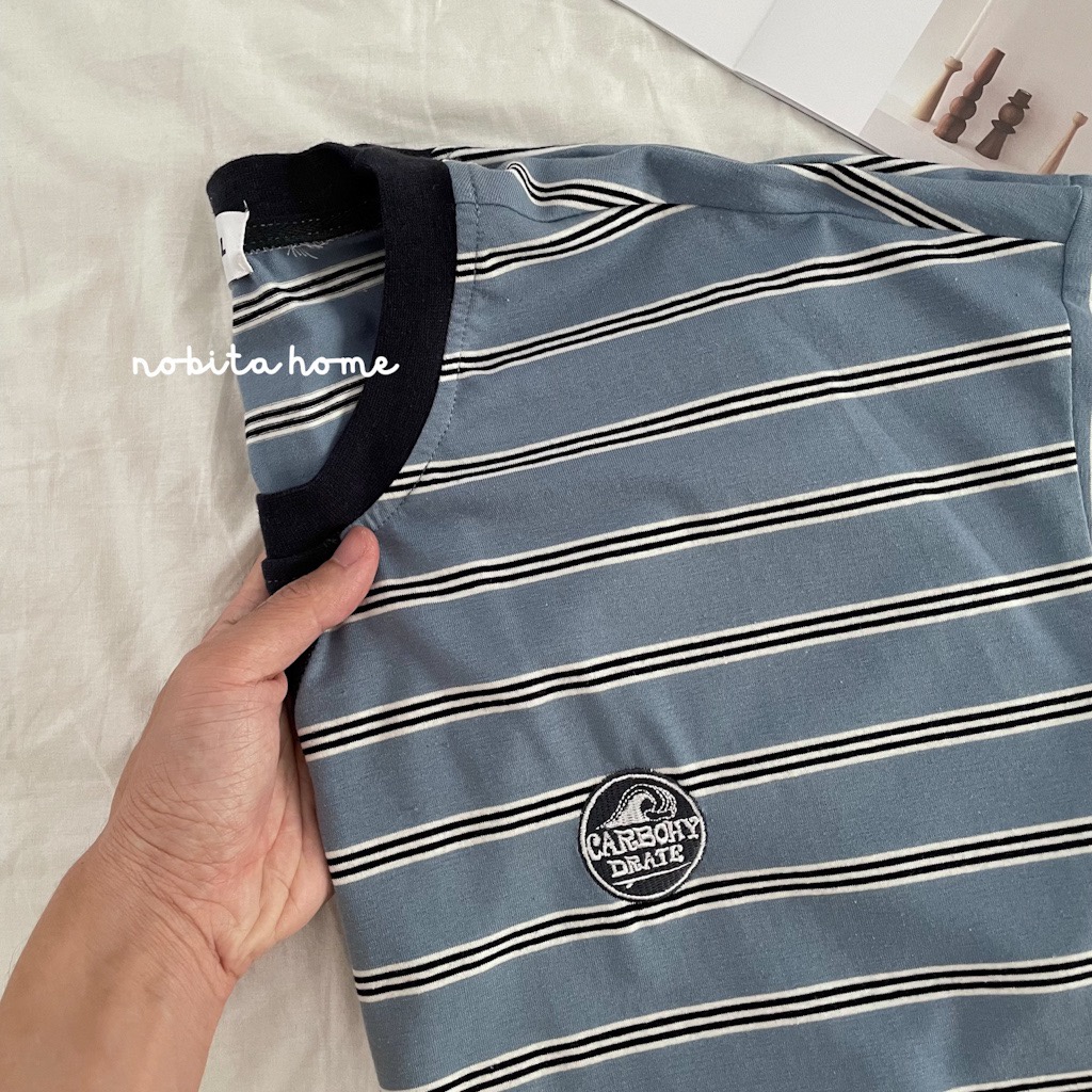 NOBITA HOME - Áo thun tay ngắn kẻ sọc thêu logo form rộng 7135