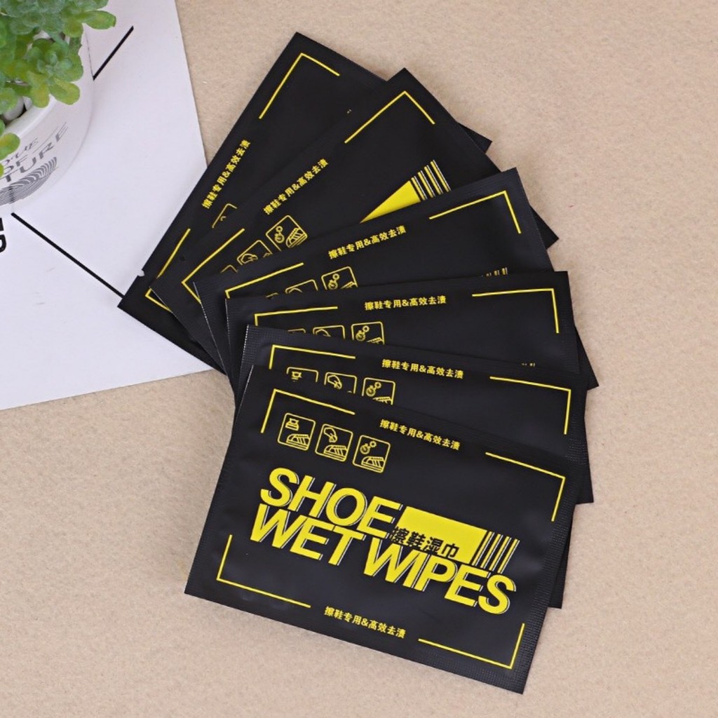 Khăn giấy vệ sinh Wet Wipes dùng 1 lần , tiện lợi , dễ sử dung lau giày dép , túi xách , áo da ....