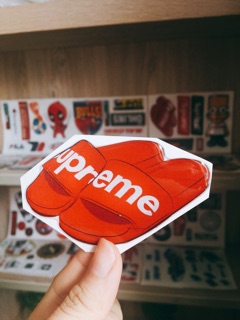 Miếng Dán Sticker Supreme xe máy, mũ bảo hiểm