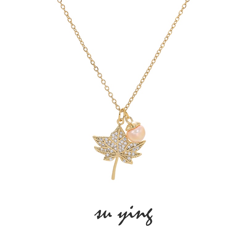 Dây Chuyền Bằng Thép Titan Mạ Vàng 18k Mặt Hình Lá Phong Đính Kim Cương Thời Trang