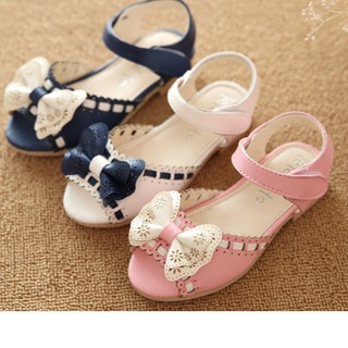 Sandal cho bé gái màu hồng