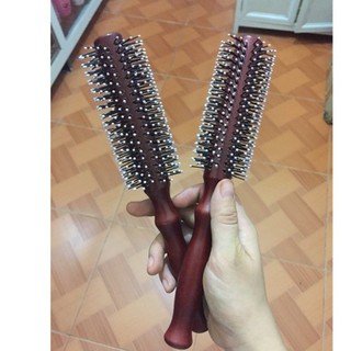 Lược tròn cán gỗ dễ dàng tạo kiểu tóc