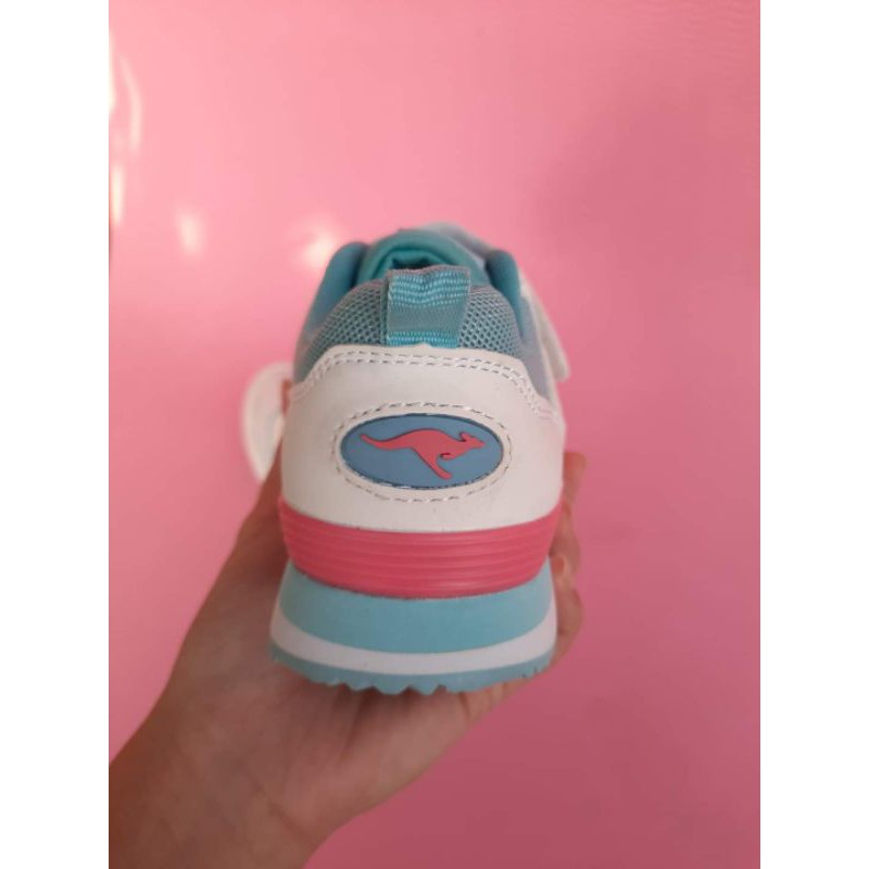 Giày xuất cho bé