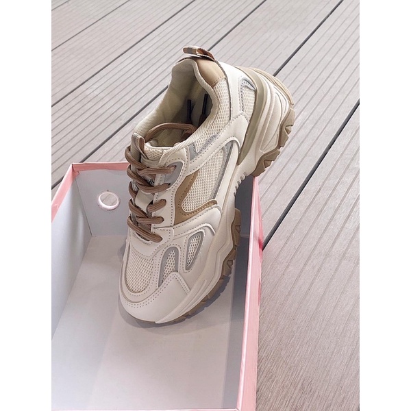 Giày thể thao viền nâu