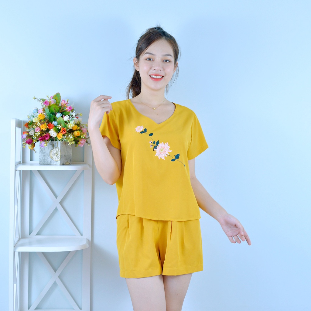 Bộ đồ nữ MÀU VÀNG CỔ TIM IN HOA  - vải lụa cao cấp - Cực Kì Sang Chảnh