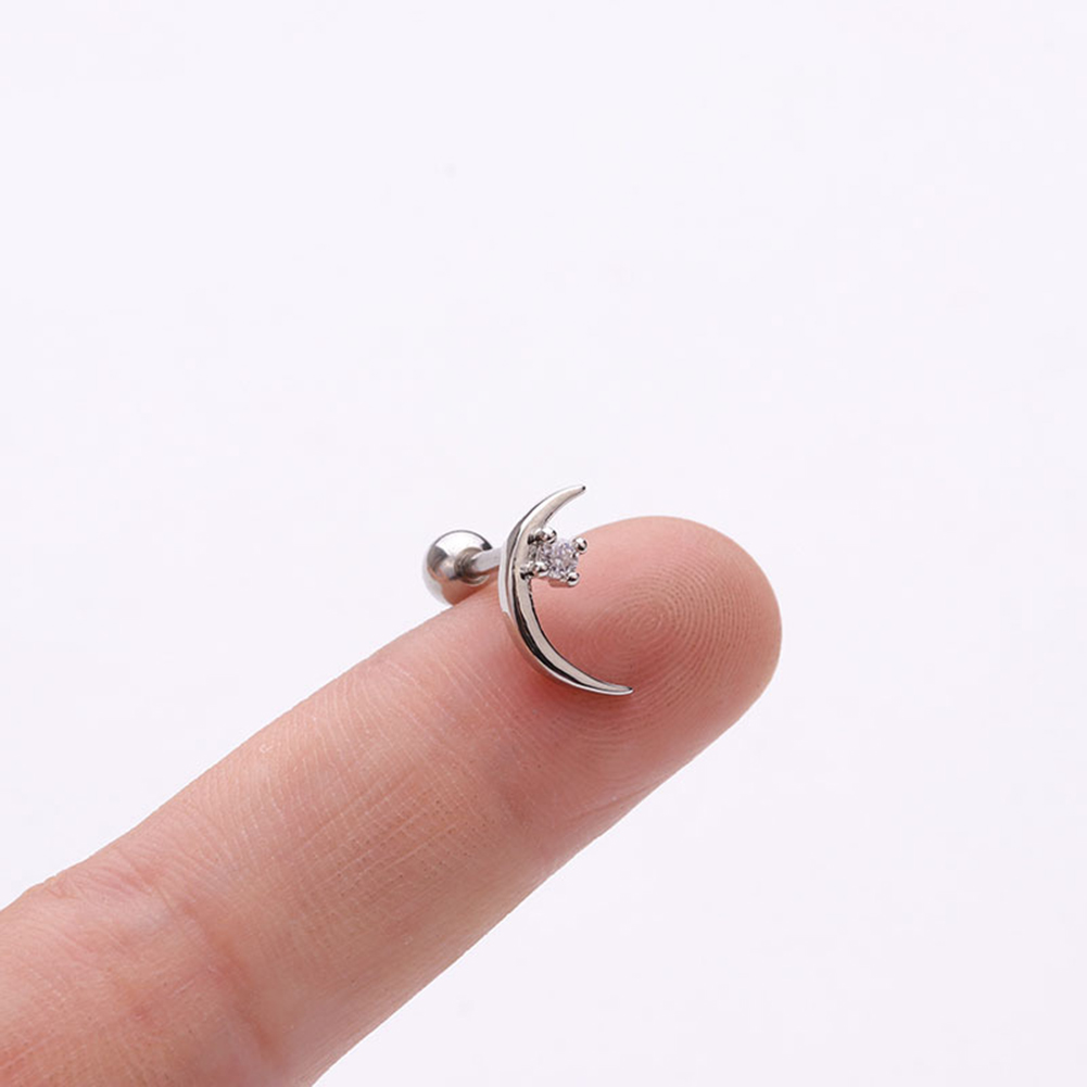 1 chiếc khuyên tai đính kim cương nhân tạo thời trang