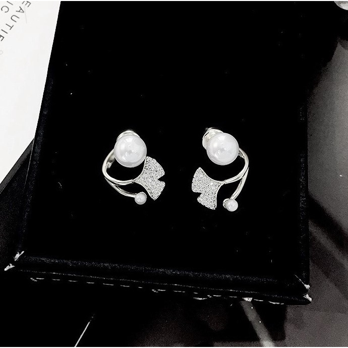 Bông tai bạc hình lá bạch quả đính hạt trai, phong cách thời trang hàn quốc - Trang sức bạc Evasilver