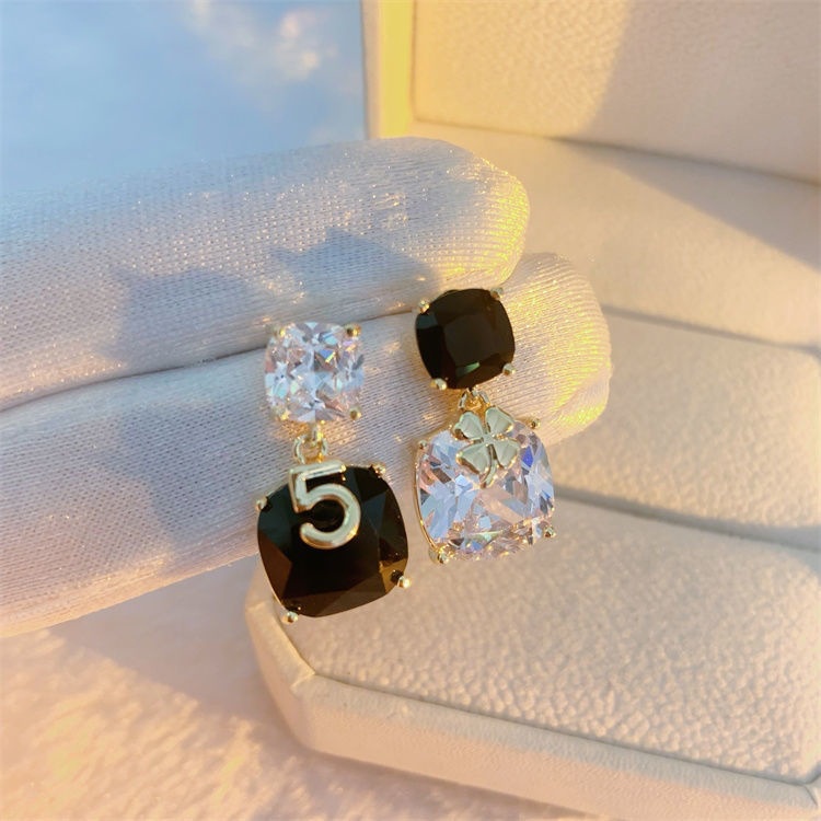 Khuyên Tai Cỏ Bốn Lá Đính Đá zircon Màu Đỏ Sang Trọng Trực Tuyến Mùa Hè Hàng Mới
