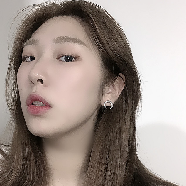 Khuyên tai mini hình bán nguyệt dễ phối đồ thời trang xinh xắn 19062