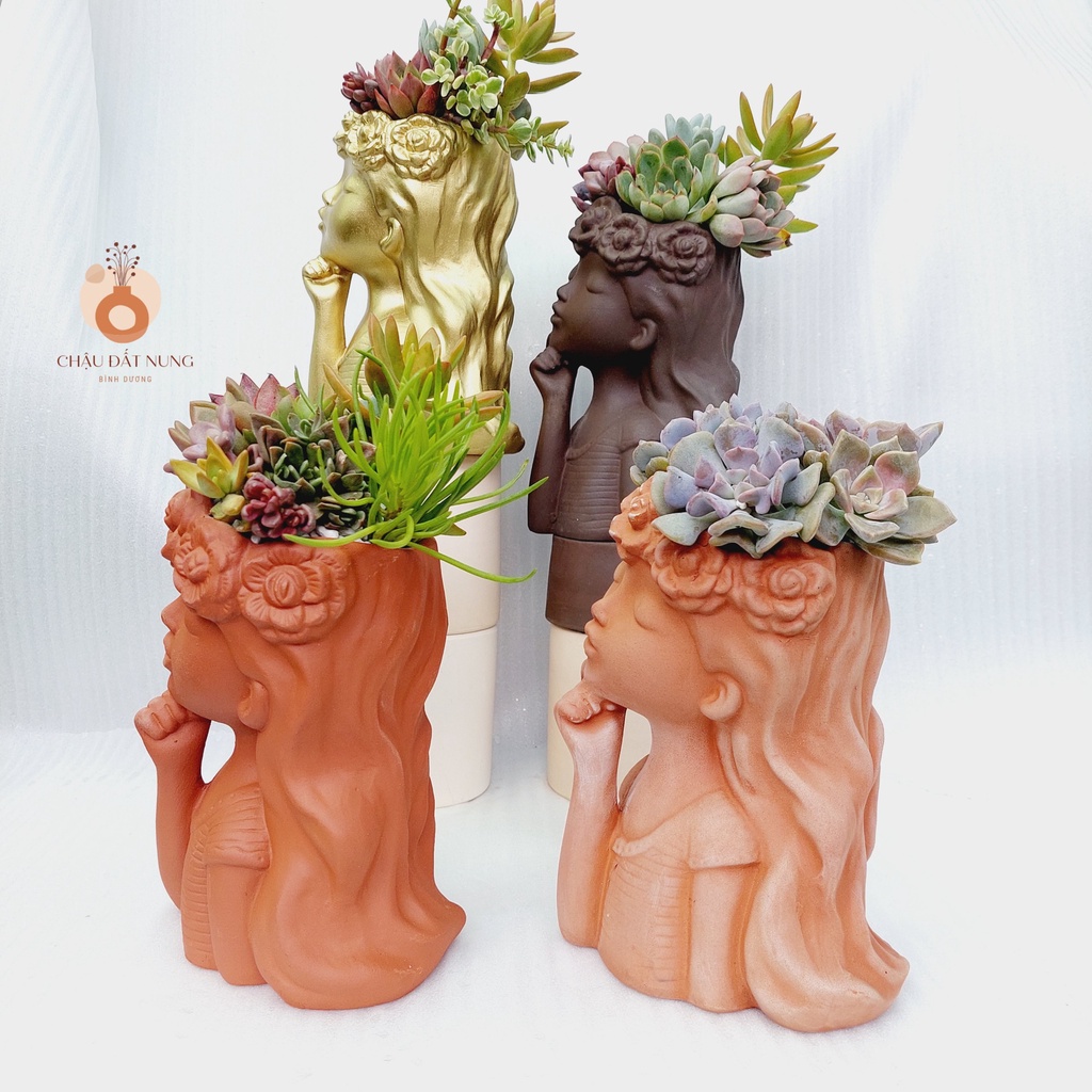 Chậu đất nung, Chậu sen đá, cô gái Lisa, miệng chậu 11cm, chiều cao 20cm