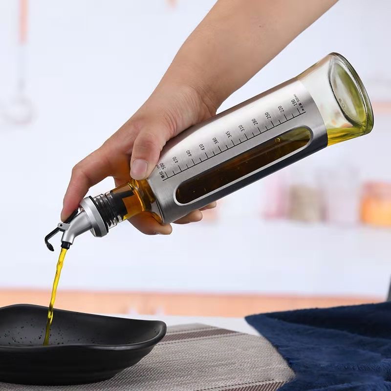 Chai đựng dầu ăn thủy tinh bọc inox có vạch chia dung tích 200ml