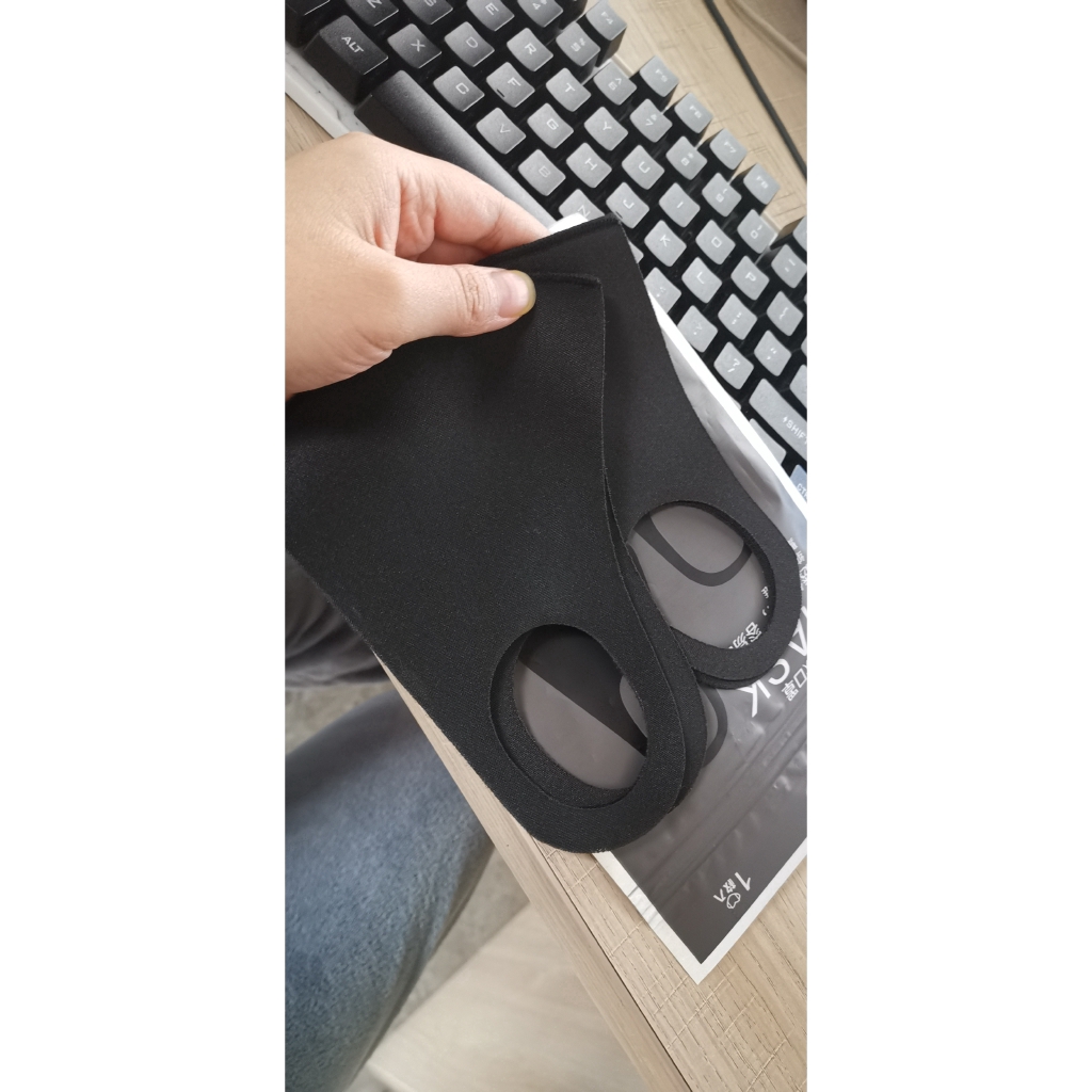 Khẩu trang màu đen có thể giặt sạch và tái sử dụng