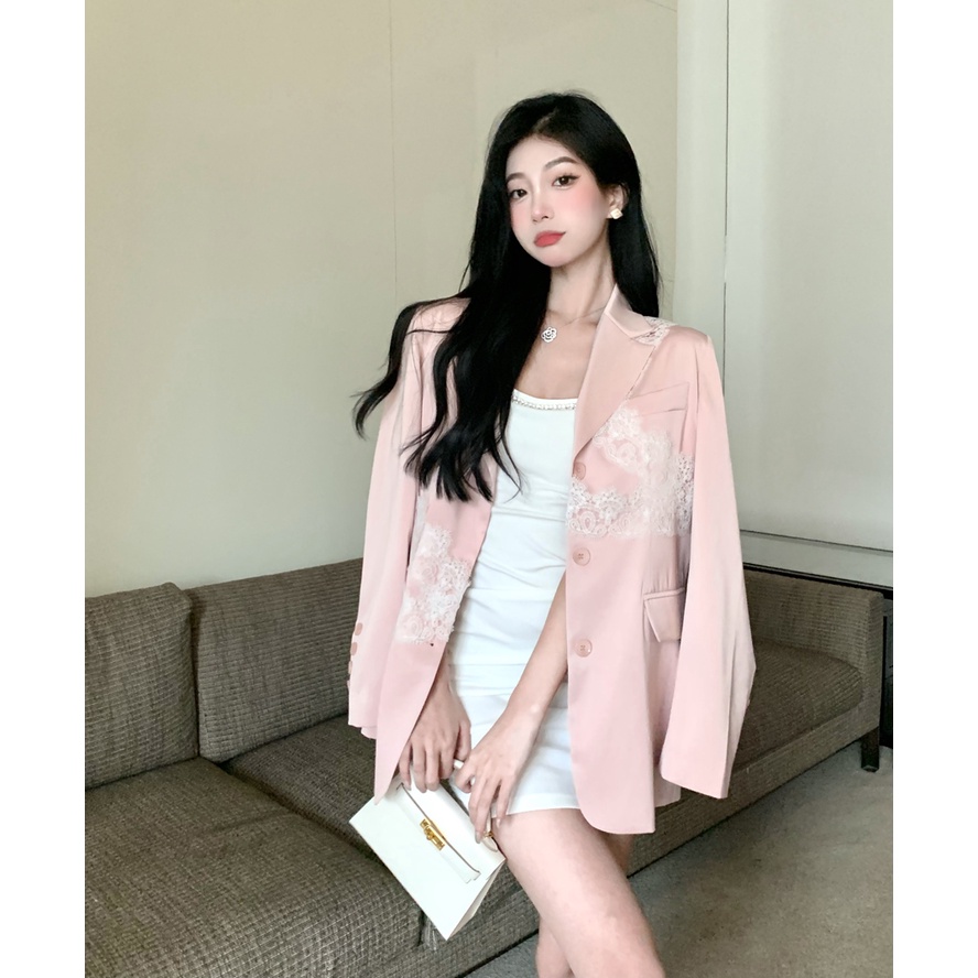 Áo blazer màu hồng phối ren phù hợp 2021