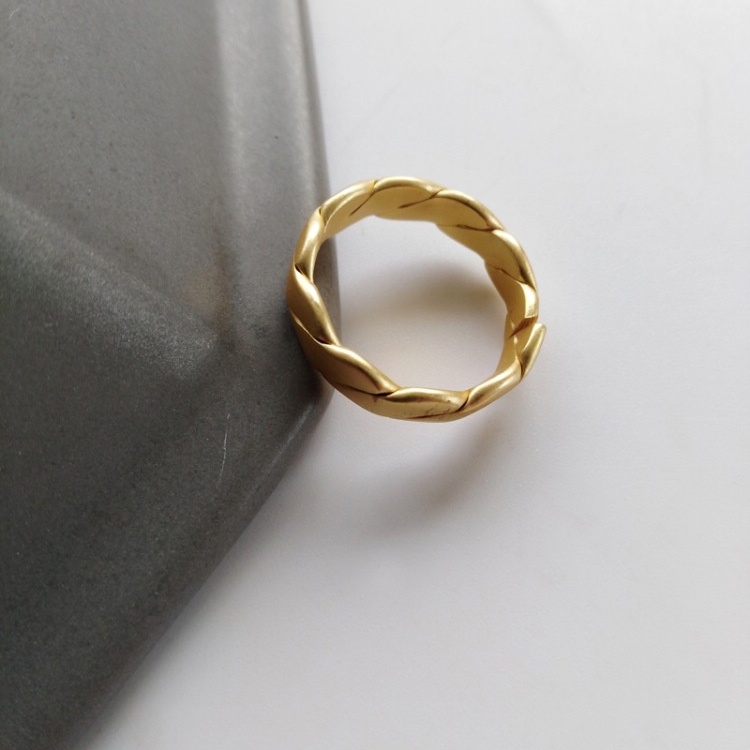 Nhẫn nữ trơn basic đeo tay hình bán nguyệt bằng hợp kim R009