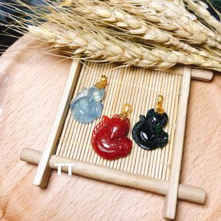 Mặt hồ ly nhiều mẫu móc vàng