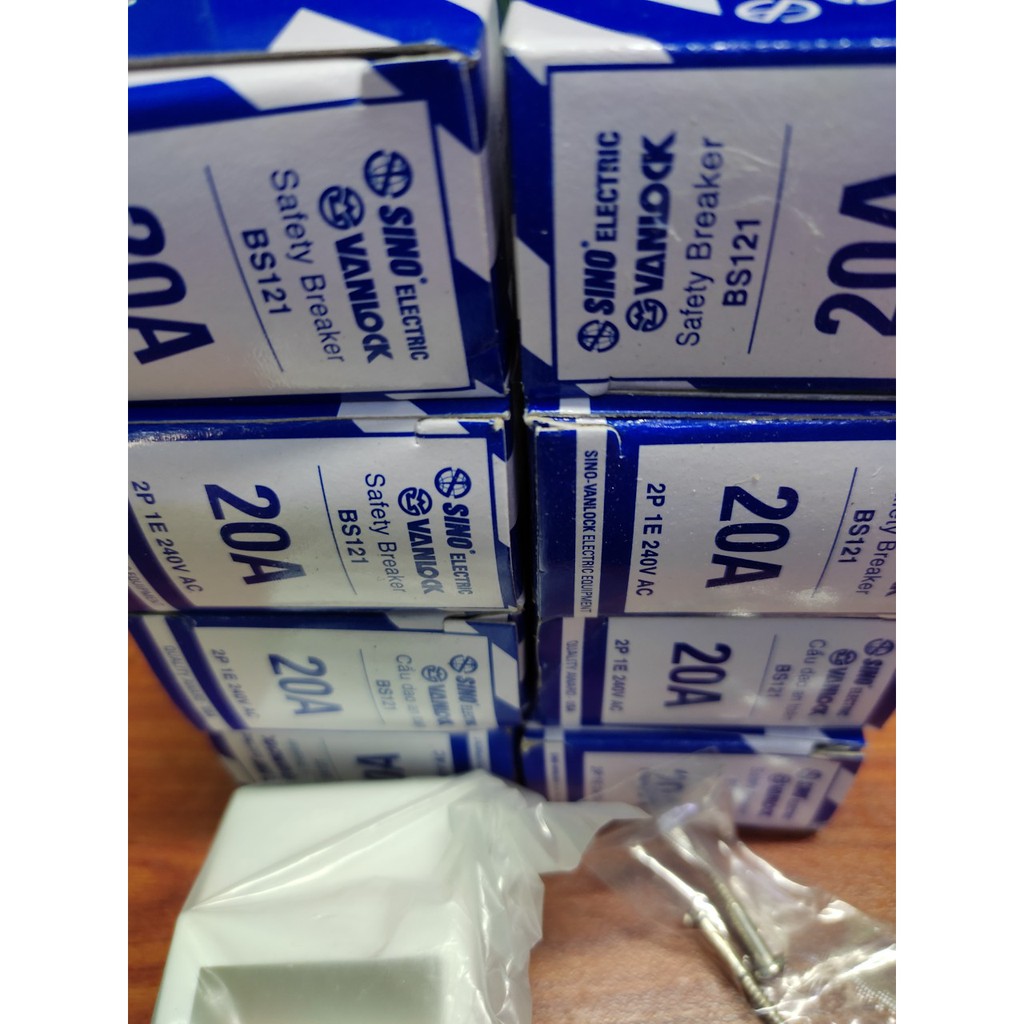 Aptomat /át hộp  điều hoà / bình nóng lạnh cả vỏ 15a 20a 30a SINO-VANLOCK