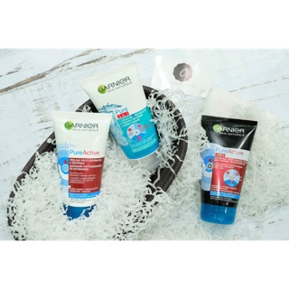 SỮA RỬA MẶT GARNIER PURE ACTIVE 3 IN 1 CHO NAM (màu đen) VÀ CHO NỮ (màu trắng) 150ml