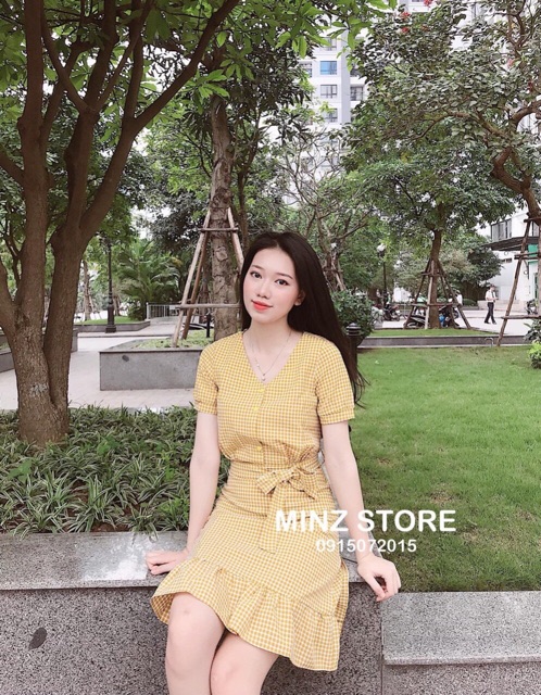 Váy cổ tim đuôi cá