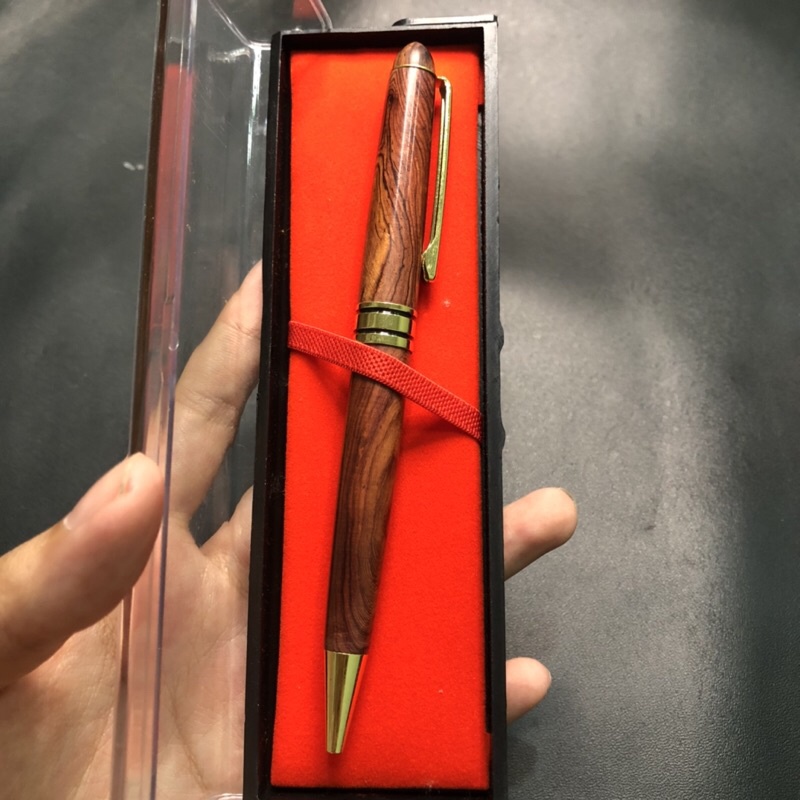 Bút kí gỗ Trắc đỏ cao câp  nắp xoay - Bền đẹp- Đem lại may mắn tài lộc cho người sử dụng [PE995] HAHANCOSHOP