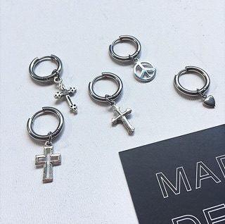 Khoen tai thép không đen không gỉ với charm / basic EKHOEN+