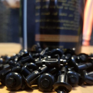 [DauNhot-PhuGia] Bộ sản phẩm ốc nhựa gắn dàn áo xe máy 1 bịch 50 con, ốc nhự bấm dàn áo xe mua 50 von giá rẻ