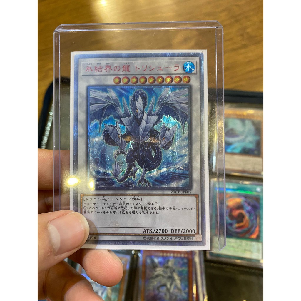 Lá bài thẻ bài Yugioh Trishula Dragon of the Ice Barrier - 20th Secret Rare - Tặng bọc bài nhựa bảo quản