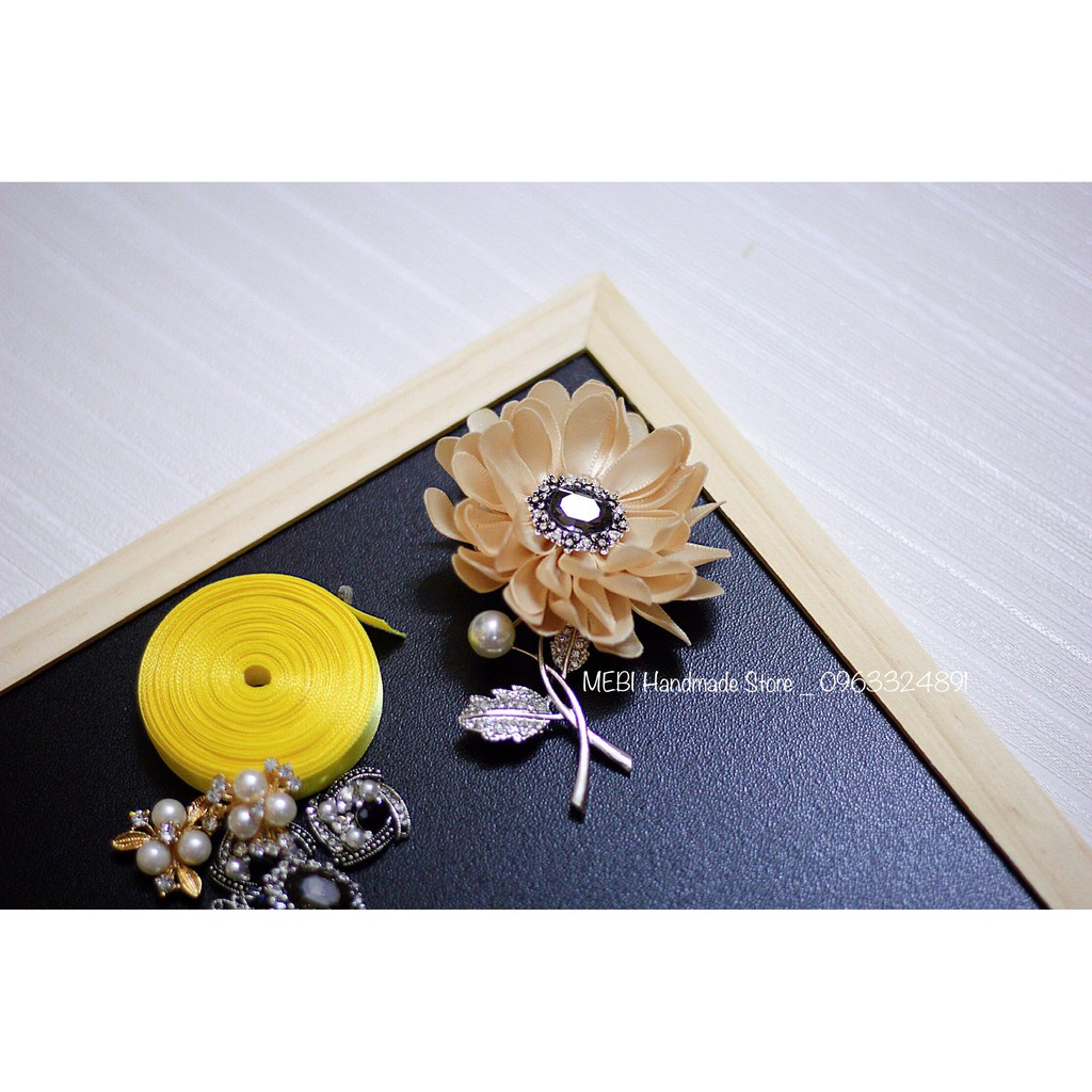 (Ảnh thật) Hoa cúc cài áo handmade cành lá gắn đá sang chảnh