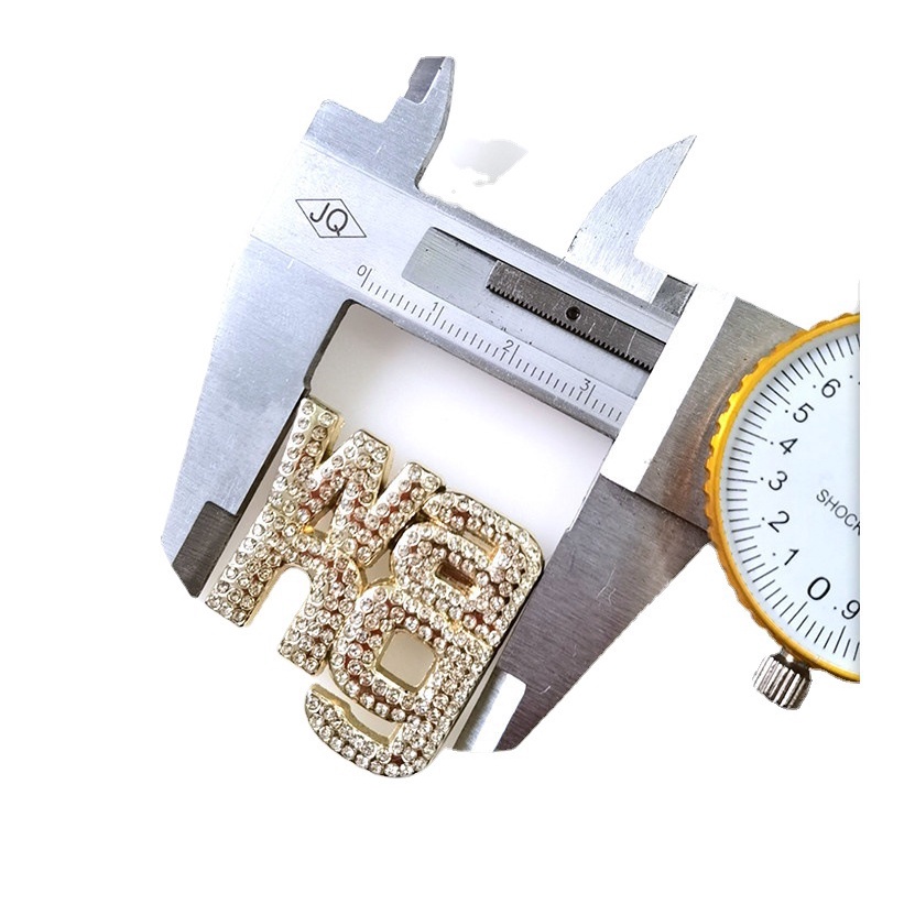 Ouyang Nana Trâm Cài Áo Kim Loại Đính Kim Cương Màu Đỏ Kiểu Đơn Giản