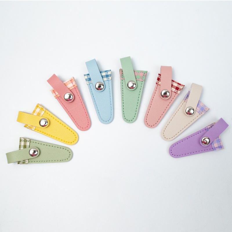 Kéo Cắt Kẻ Ô Màu Sắc Bắt Mắt Tiện Dụng