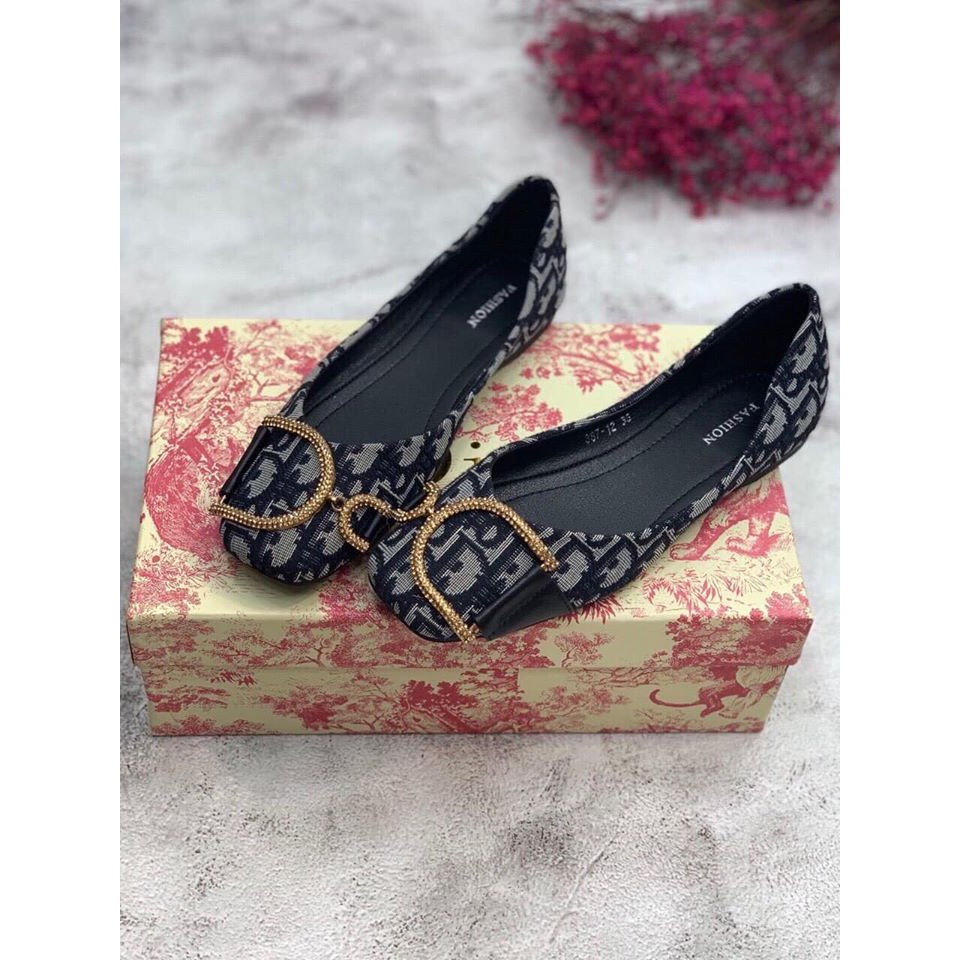 giày bệt thổ cẩm khuy chữ D | BigBuy360 - bigbuy360.vn