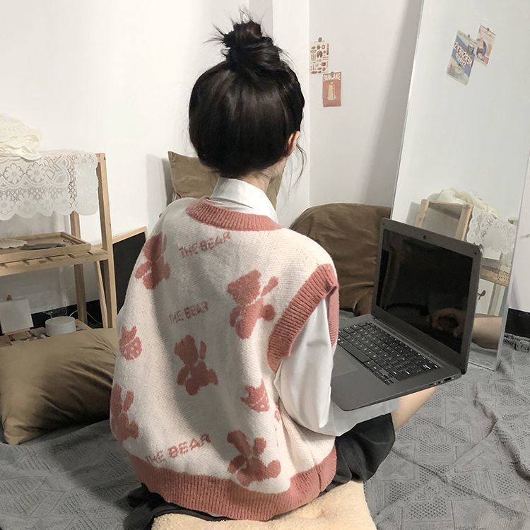 Set áo sơ mi tay dài form rộng + áo khoác len không tay hình gấu hoạt hình