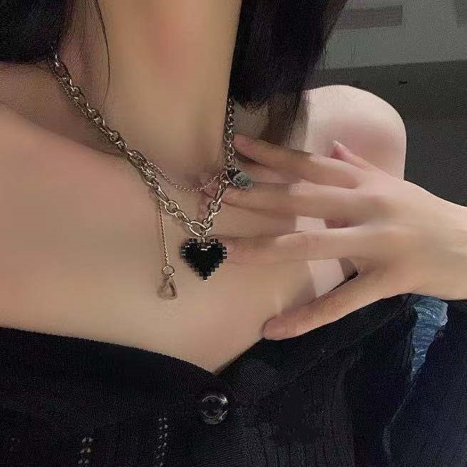 Vòng cổ nhiều lớp mặt hình trái tim màu đen thời trang