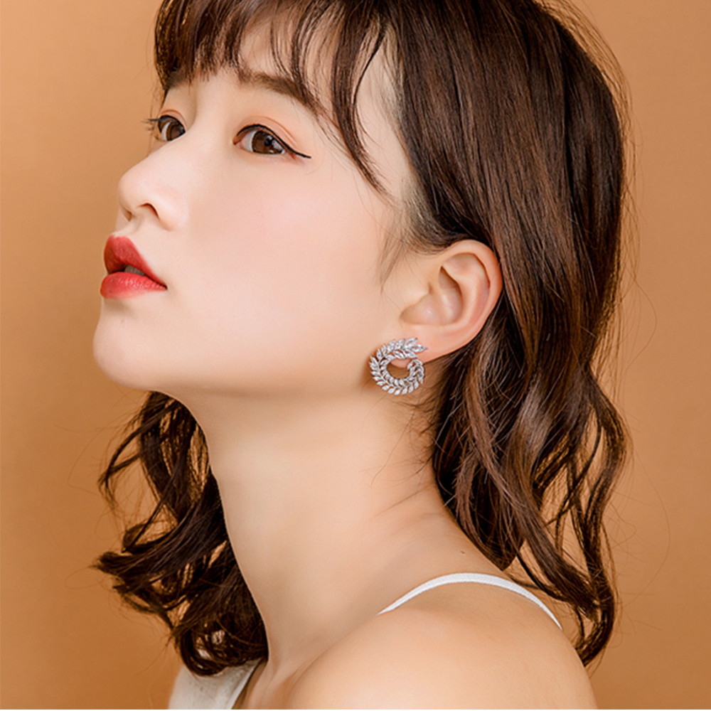 Khuyên Tai Nữ Trang Tạo Hình Độc Đáo