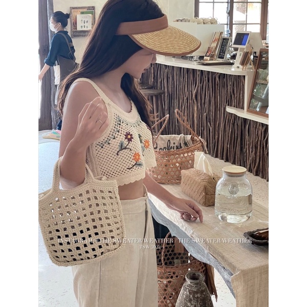 Áo hai dây len móc thêu hình dáng croptop the.sweaterweather TSW