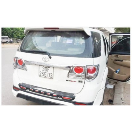 Ốp Chống Trầy Cốp Ngoài Xe Toyota Fortuner 2017-2021, chất liệu Nhựa cao cấp