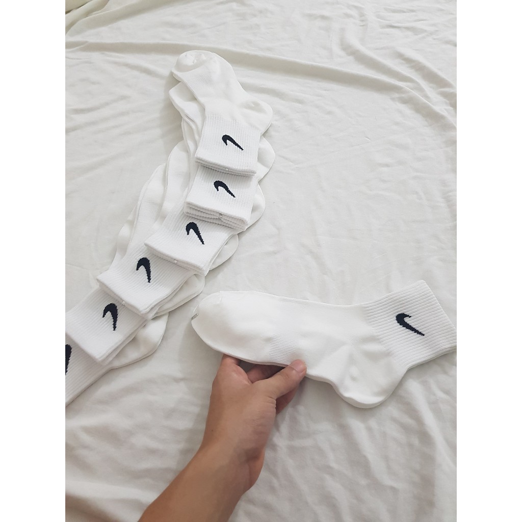 Tất thể thao cổ Trung Nike trắng - Free ship + Quà tặng Loved socks by TatsTats.vn