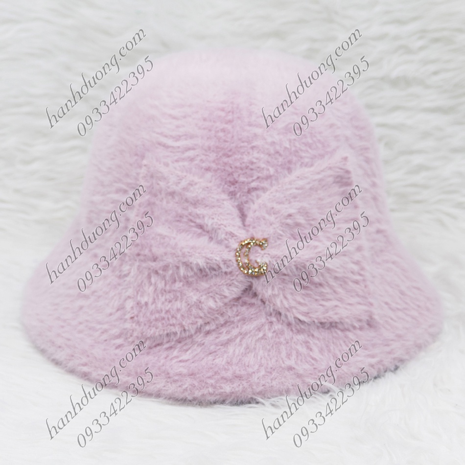 Mũ  bucket vành cụp lông xù hàng quảng châu gắn nơ kèm mặt sắt chữ G, vành rộng 5cm, phía trong có 2 dây rút phía trong