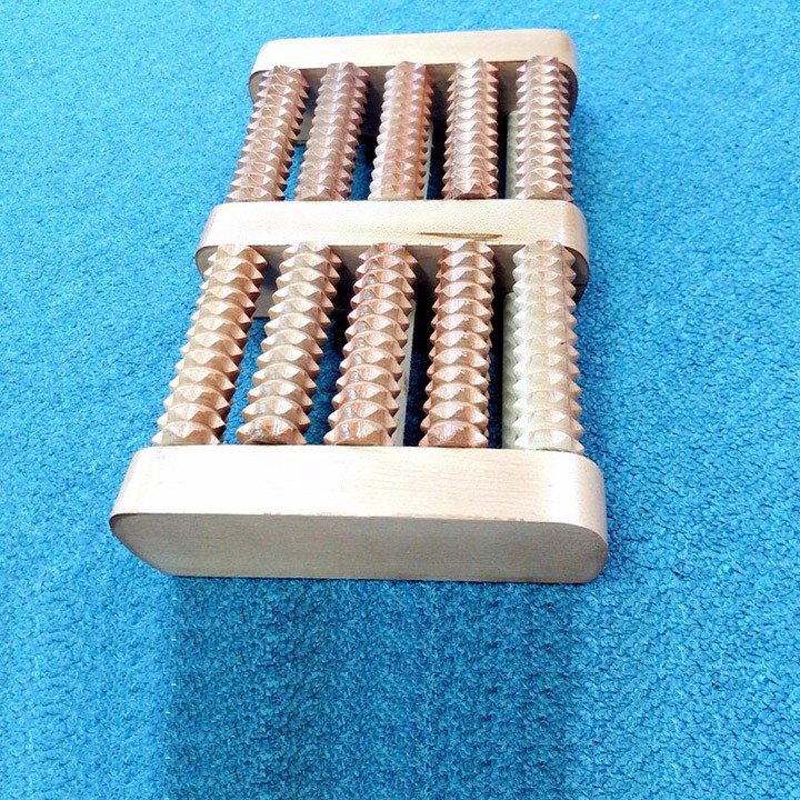 Bàn lăn massage chân 5 hàng bằng gỗ cao su tự nhiên, bền, đẹp, chắc