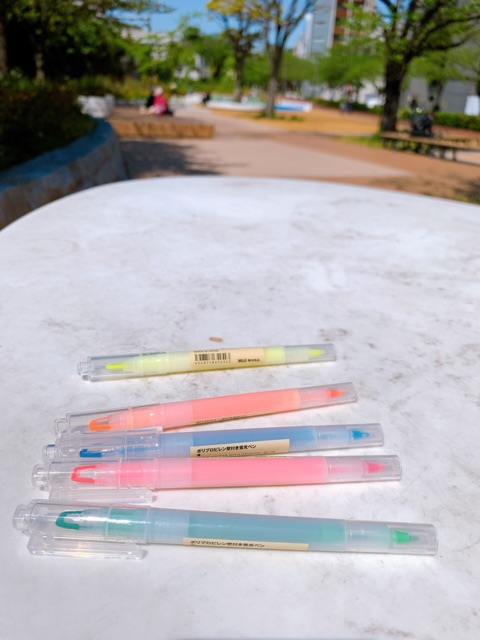 Bút đánh dấu highlight MUJI 2 đầu