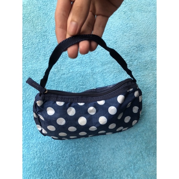 Túi chuẩn si. Túi qua sử dụng . Bán combo 2cái .Mời khách vui lòng vô chat để biết thêm thông tin sản phẩm nhé. Thanks .